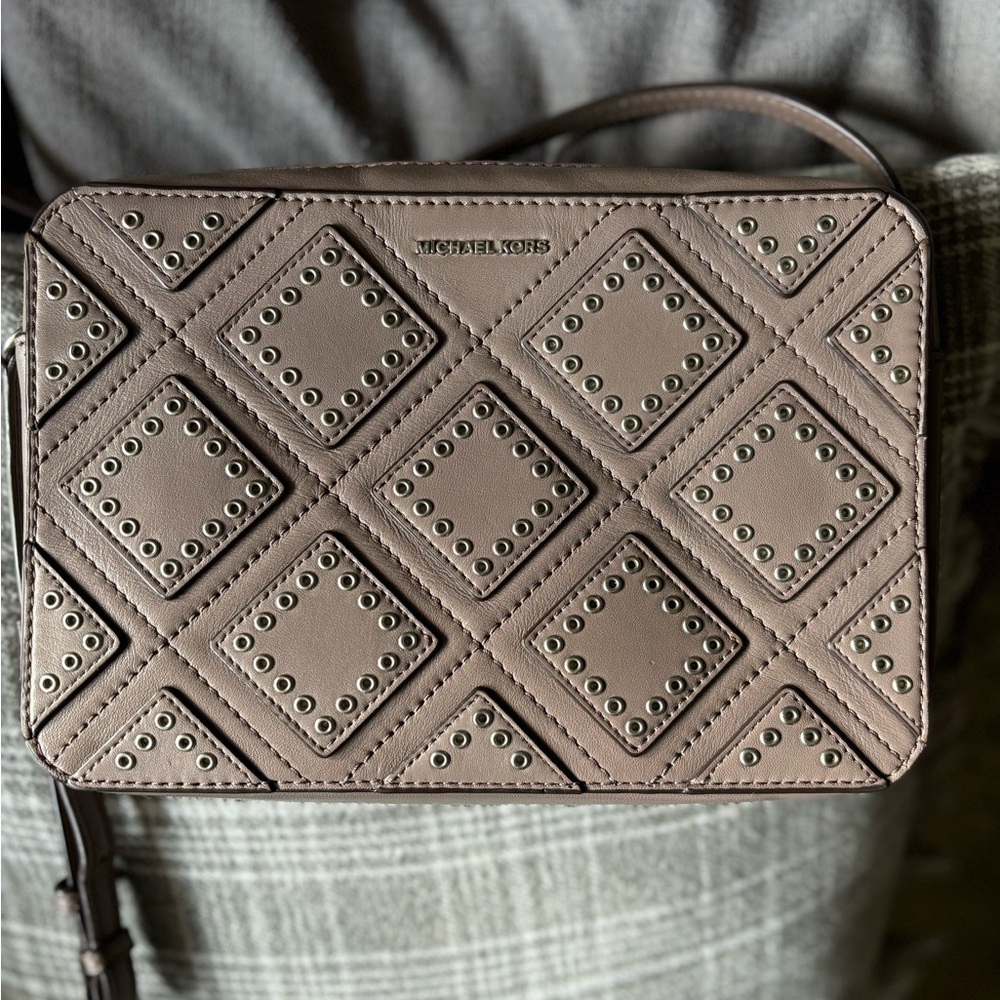 Michael Kors grommet cross body bag. Super cute, taupe color, great condition!